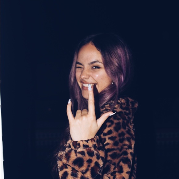 Meet your Posher, Hannah - Picture 1 of 1